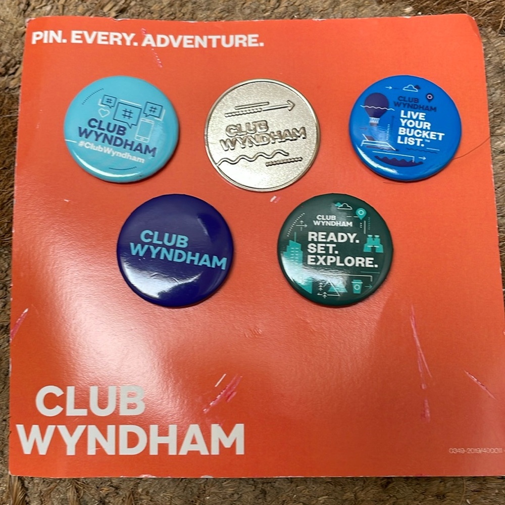 Club Wyndham Pin Set